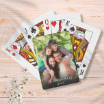 Baralho Foto da sua família favorita<br><div class="desc">Personalize com sua foto favorita da família, com seu nome de família e o ano, criando uma memória e um presente exclusivos. Um bom tesouro!</div>