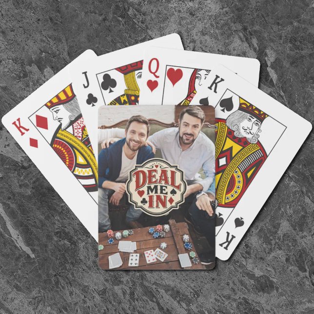 Baralho Foto de noite de jogo de amigos com uma oferta eng (Funny playing cards with the words, "Deal Me In" Personalize these playing cards for game night)