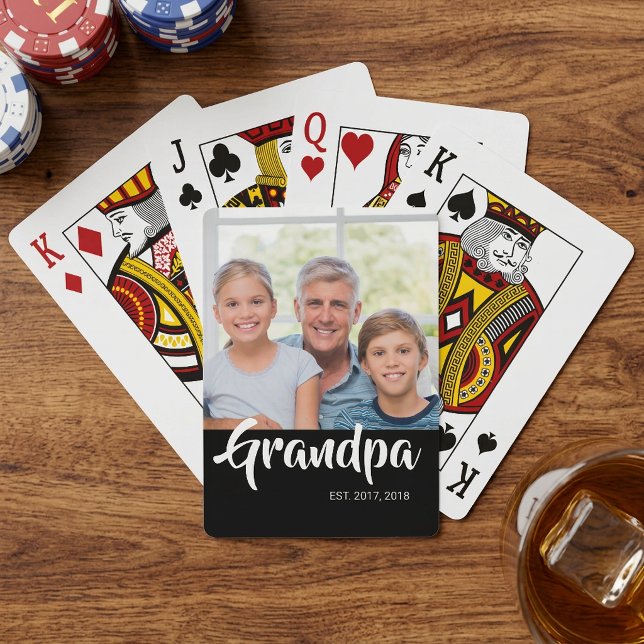 Baralho Foto Preta com Rótulo Estabelecido pelo Avô (Grandpa Established Script Black Photo Poker Cards)