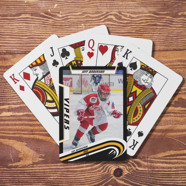 Baralho Gatilho De Hóquei No Gelo Personalizado Em Amarelo (Yellow playing cards capture ice hockey memories. Perfect souvenir or gift idea!)