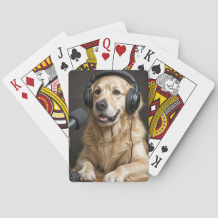 Baralho Golden Retriever Apresentando um Podcast
