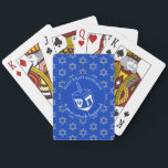 Baralho HANUKKAH SAMEACH Dreidel<br><div class="desc">Na moda HANUKKAH SAMEACH jogando cartas com uma estrela prateada falsa de David em um padrão ladrilhado e um grande sonho branco no centro. A cor de fundo é Cobalt Blue. O texto diz HANUKKAH SAMEACH no topo e um EXCELENTE MIRACLE ACONTECEU no fundo. Ambos são PERSONALIZÁVEIS se você deseja...</div>