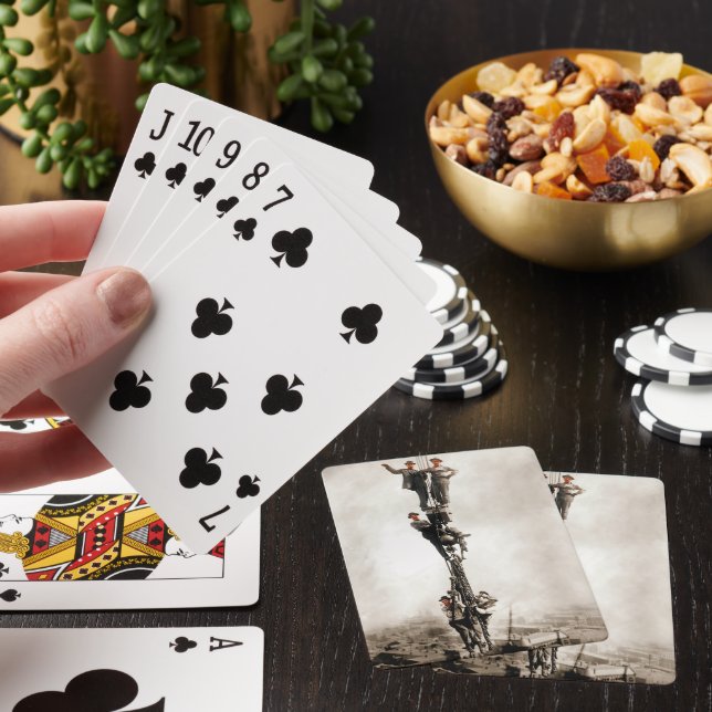 Baralho Ironários Da Construção Derrubam A Bola De Cefalei (In situ)