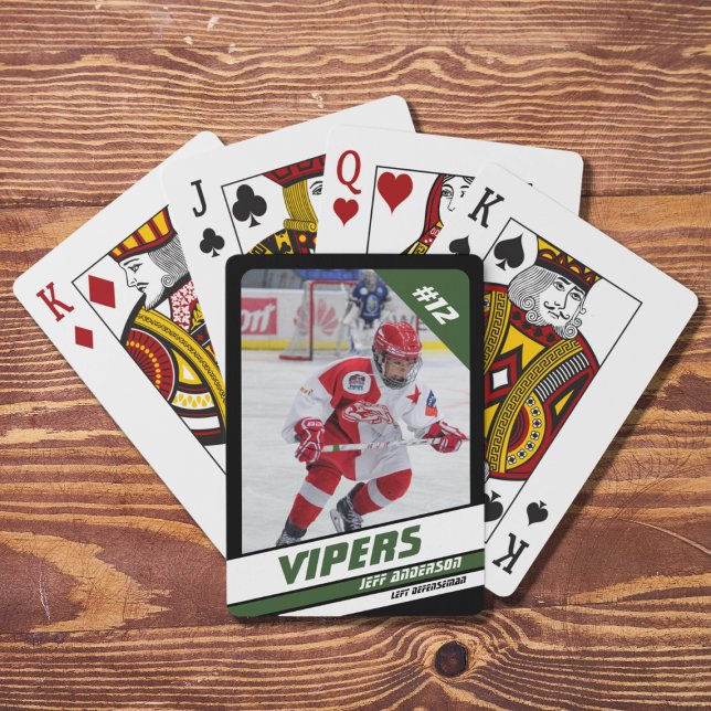 Baralho Jogador De Hóquei Mantém-Se Em Preto Verde Vibrant (Capture ice hockey memories with sleek black and green playing cards. Great souvenir or gift idea!)