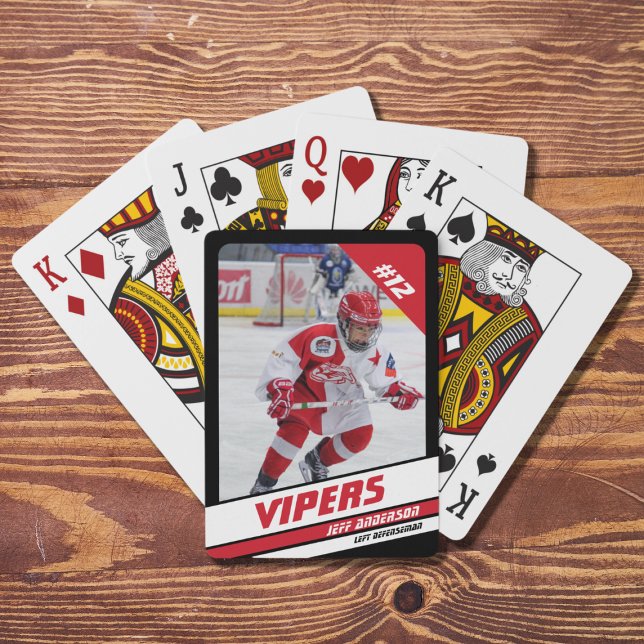 Baralho Jogador De Hóquei Mantém-Se Em Preto Vermelho Vibr (Preserve ice hockey memories with bold black and red playing cards. Great souvenir or gift idea!)