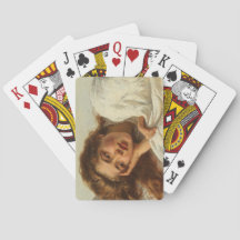 Linda garota deitada na cama com cabelo vermelho