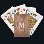 Baralho Monograma de Madeira Rústica Personalizado Inicial<br><div class="desc">Traga um toque rústico e aconchegante para a noite de jogos com este baralho de cartas personalizado com monograma, apresentando um fundo com textura de madeira e inicial personalizada em negrito. Projetado para famílias, casais e amantes de cartas que apreciam um toque pessoal e sofisticado nos jogos clássicos. Personalize facilmente...</div>
