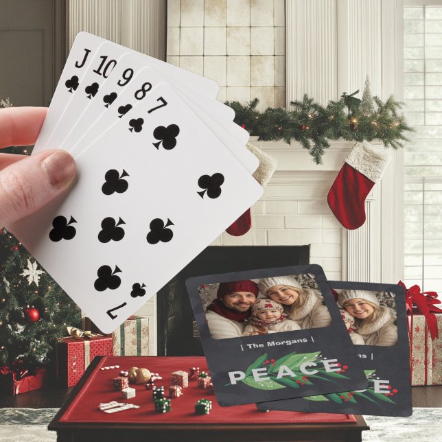 Baralho Preto e Verde Moderno com Holly Berry Peace (Christmas Photo Playing Cards)