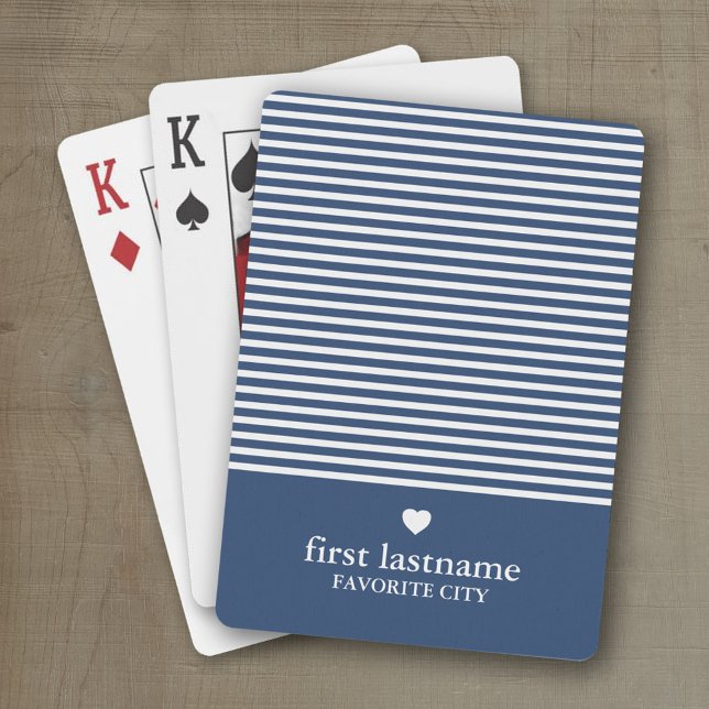 Baralho Tiras Modernas com Marinho de Monograma do Coração (Personalized playing cards with a modern stripe pattern and a place for a name or monogram)