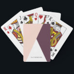 Baralho Triângulos geométricos rosa-pincel-escamudo e burg<br><div class="desc">Design minimalista e moderno,  representando um bloco roxo,  branco e de cor robusta.</div>