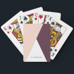 Baralho Triângulos geométricos rosa-pincel-escamudo e burg<br><div class="desc">Design minimalista e moderno,  representando um bloco roxo,  branco e de cor robusta.</div>