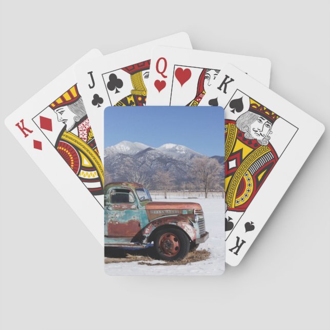 Baralho Velho caminhão sentado no campo (Verso)