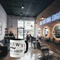 Barber compra caneca de café com postes e bigode