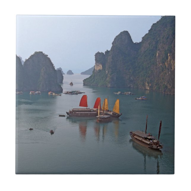 Barcos à vela em Ha Long Bay - Vietname, Ásia (Frente)