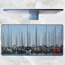 Barcos à vela em linha fotográfica costeira maríti