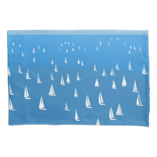 Barcos à vela no mar azul profundo - Barcos à vela