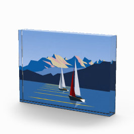 Barcos De Navegação E Montanhas