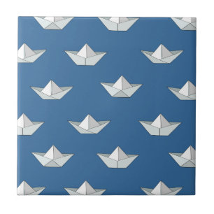 Barcos de Origami no teste padrão da água