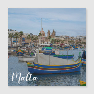 Barcos de pesca tradicionais coloridos em Malta