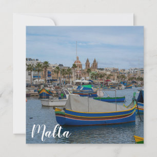 Barcos de pesca tradicionais coloridos em Malta