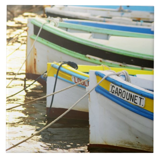 Barcos de pesca tradicionais pintados em (Frente)