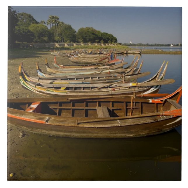Barcos no lago entre Kyauktawgyi Paya e (Frente)