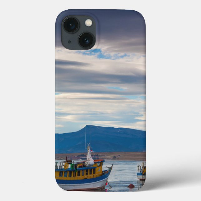 Barcos turísticos na baía Seno Ultima Esperanza (Verso)