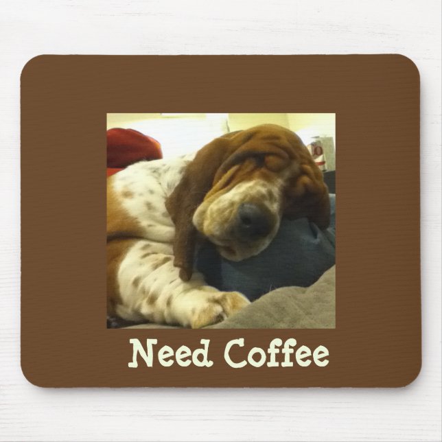 Basset bonito da "no café engraçado" Mousepad (Frente)