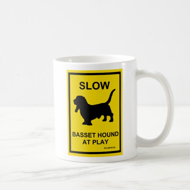 Basset Hound lento na caneca do jogo (Direita)