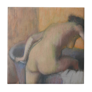 Bather de Edgar Degas que pisa em uma cuba