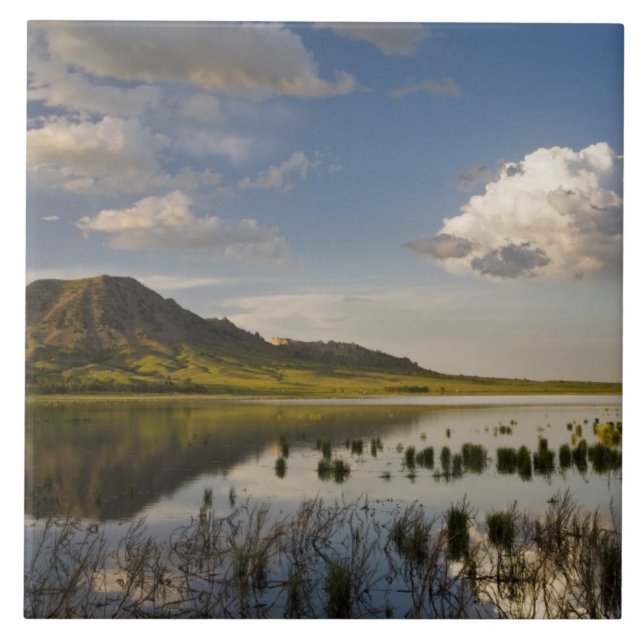 Bear Butte se reflete no lago Bear Butte perto (Frente)