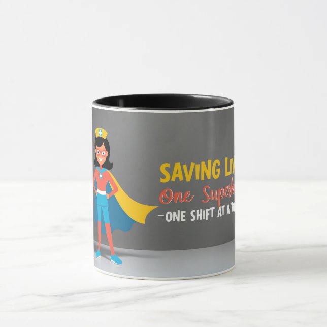 Beba Sua Força: Caneca de Super-Herói Enfermeira (Centro)