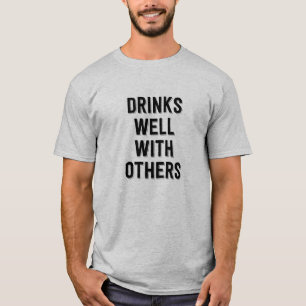 Bebe Bem Com Outros. Camiseta engraçada