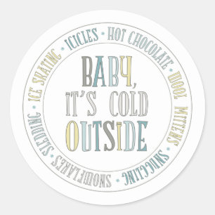 Bebê é etiqueta exterior fria do inverno do