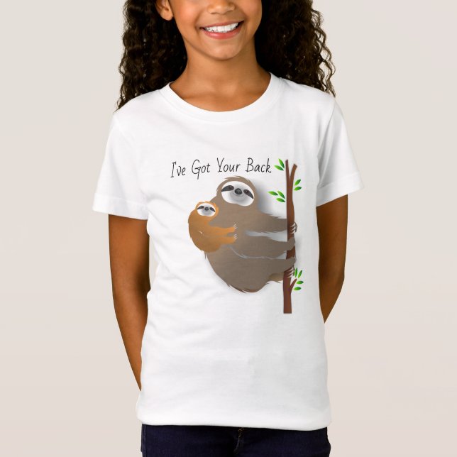 Bebê Sloth na camiseta traseira da mamãe Sloth (Frente)