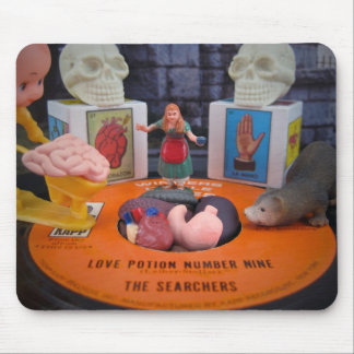 Bedelia constrói um namorado melhor Mousepad