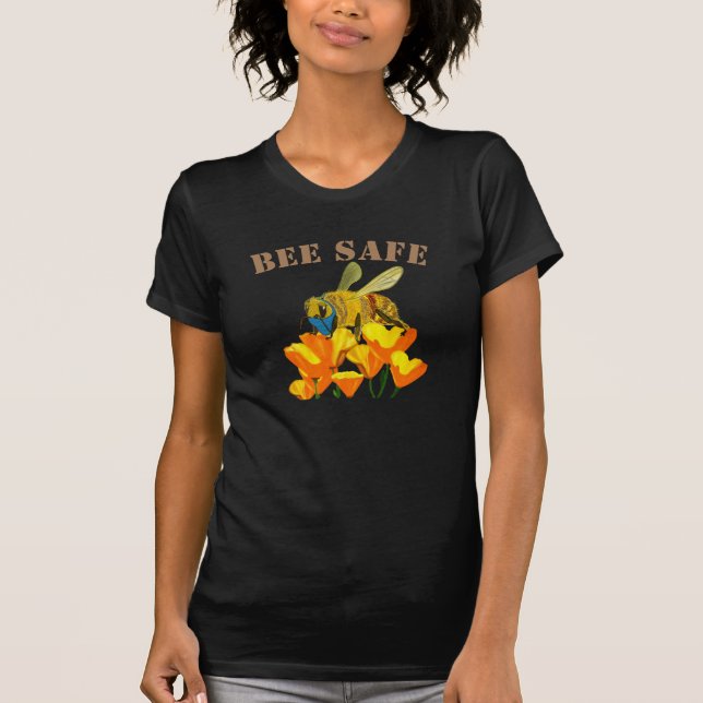 Bee Safe Funny Bee Vestindo uma camiseta (Frente)
