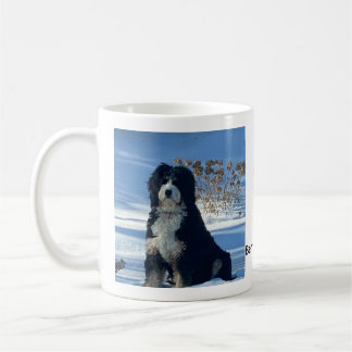 Bela Birdie, a Caneca de Café de Bernedoodle