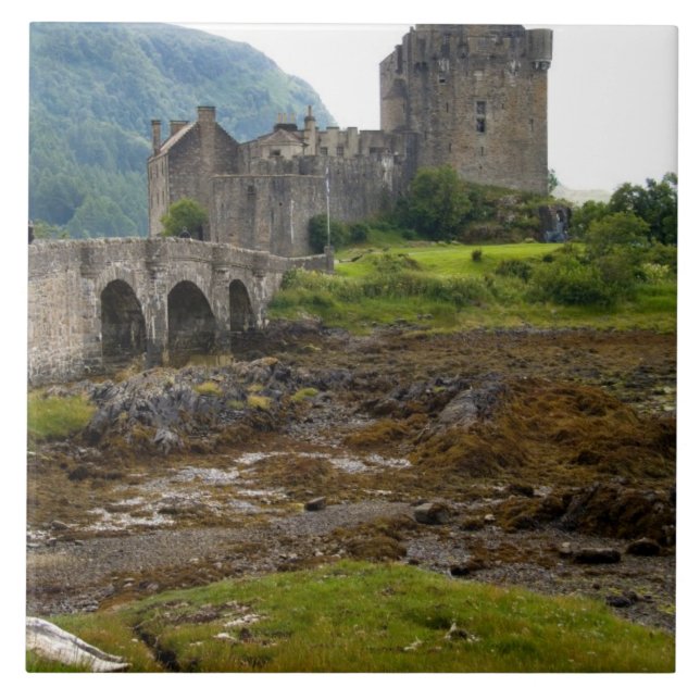 Bela castelo de Eileen Donan no oeste de Dornie 2 (Frente)