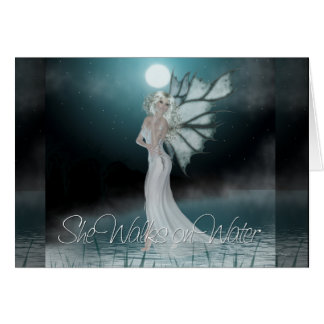 Bela Fada Ela Caminha no Cartão de Fantasia da Águ