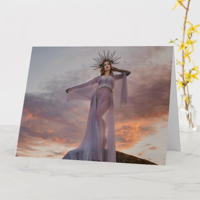 belas mulheres em pé no cartão de saudação rock (Flor Amarela)