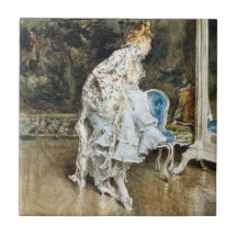 Beleza Fashionável se admirando no Espelho