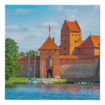 Belíssimo Castelo Medieval no Lago Azul