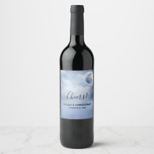 Belo céu azul com etiqueta de vinho dos cisnes vo