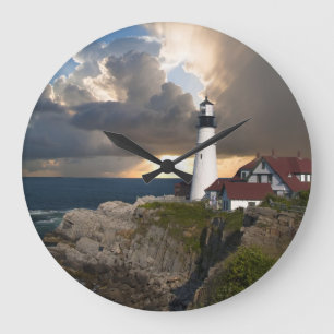 Belo Farol Sobre o Relógio de Parede Redondo do Oc