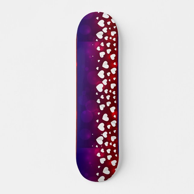 Belo skate de Namorados (A vibrant skateboard deck adorned with a gradient of deep purple and red hues.)
