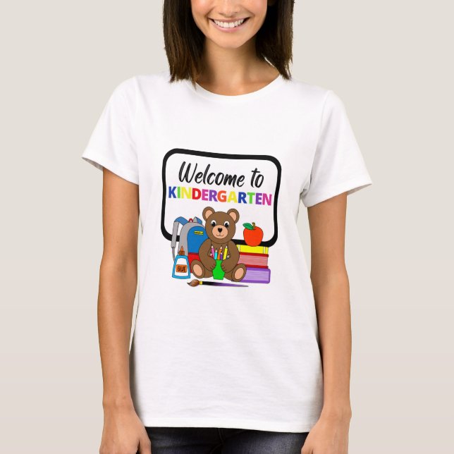 Bem-vindo à Camisa T da Mulher do Urso da Escola K (Frente)