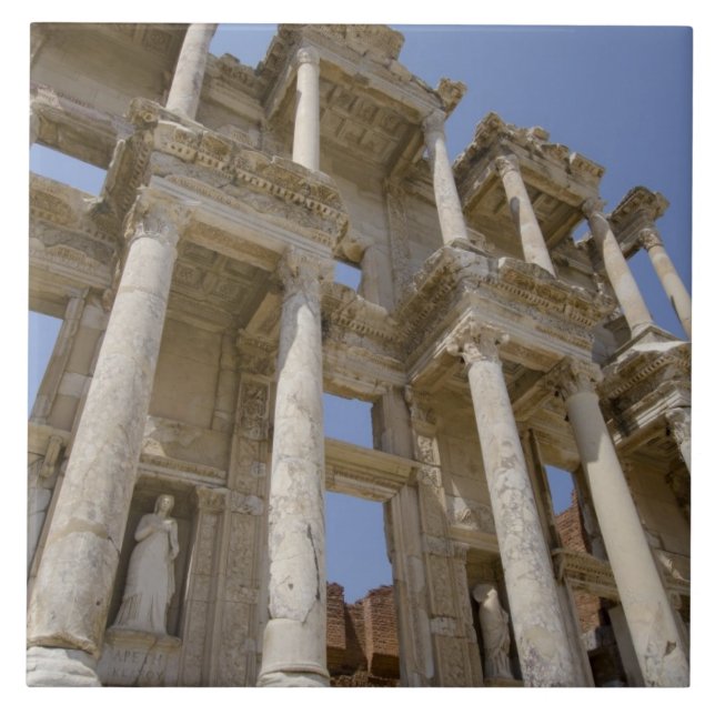 Biblioteca de Celsus, construída em 114-117 d.C. (Frente)