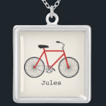 Bicicleta vermelha colar personalizada<br><div class="desc">Um pendente que caracteriza uma ilustração de uma bicicleta vermelha.  Personalize com seu nome sob a bicicleta.</div>