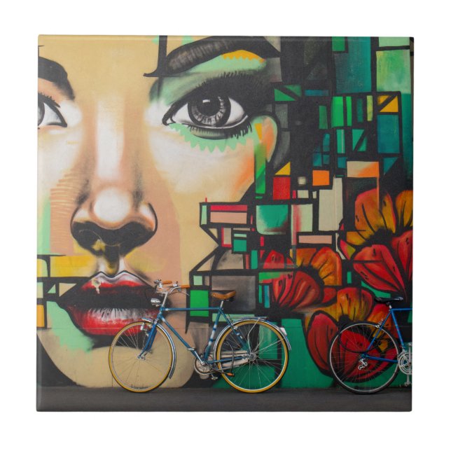 Bicicletas na parede do Grafite (Frente)